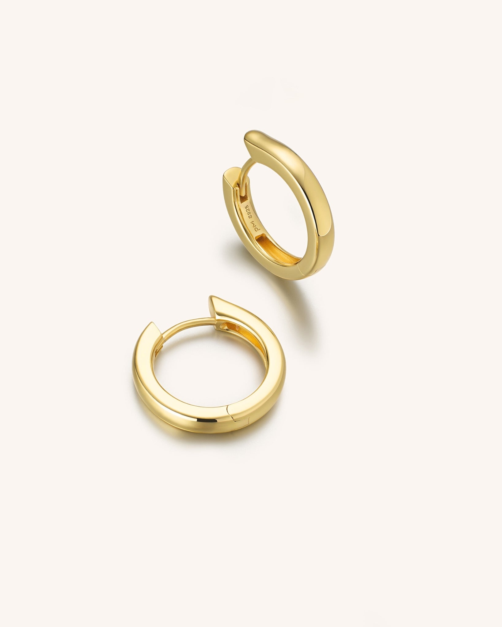 Gold Medium Forme Huggie Hoops for All