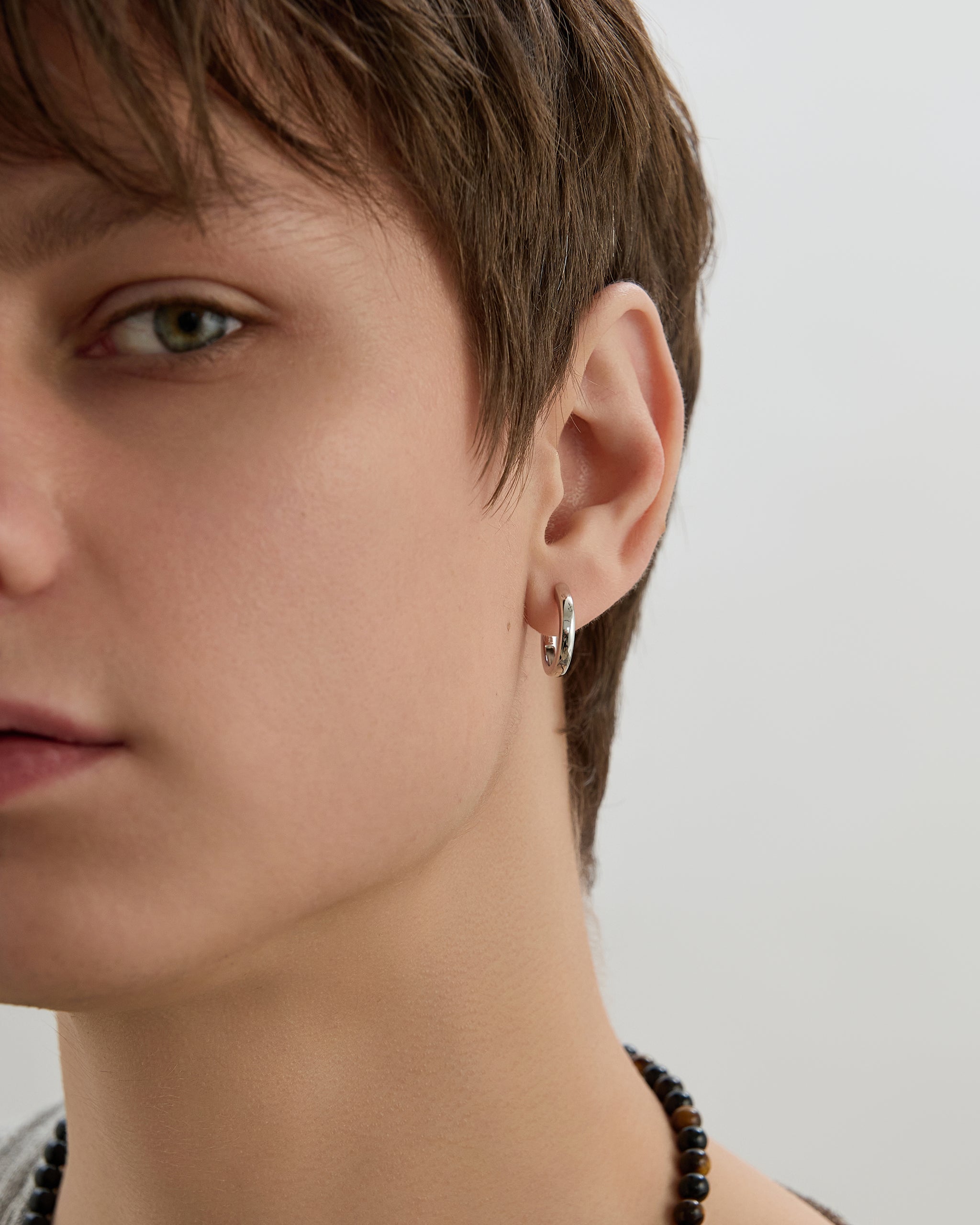 Medium Forme Huggie Hoop for Men