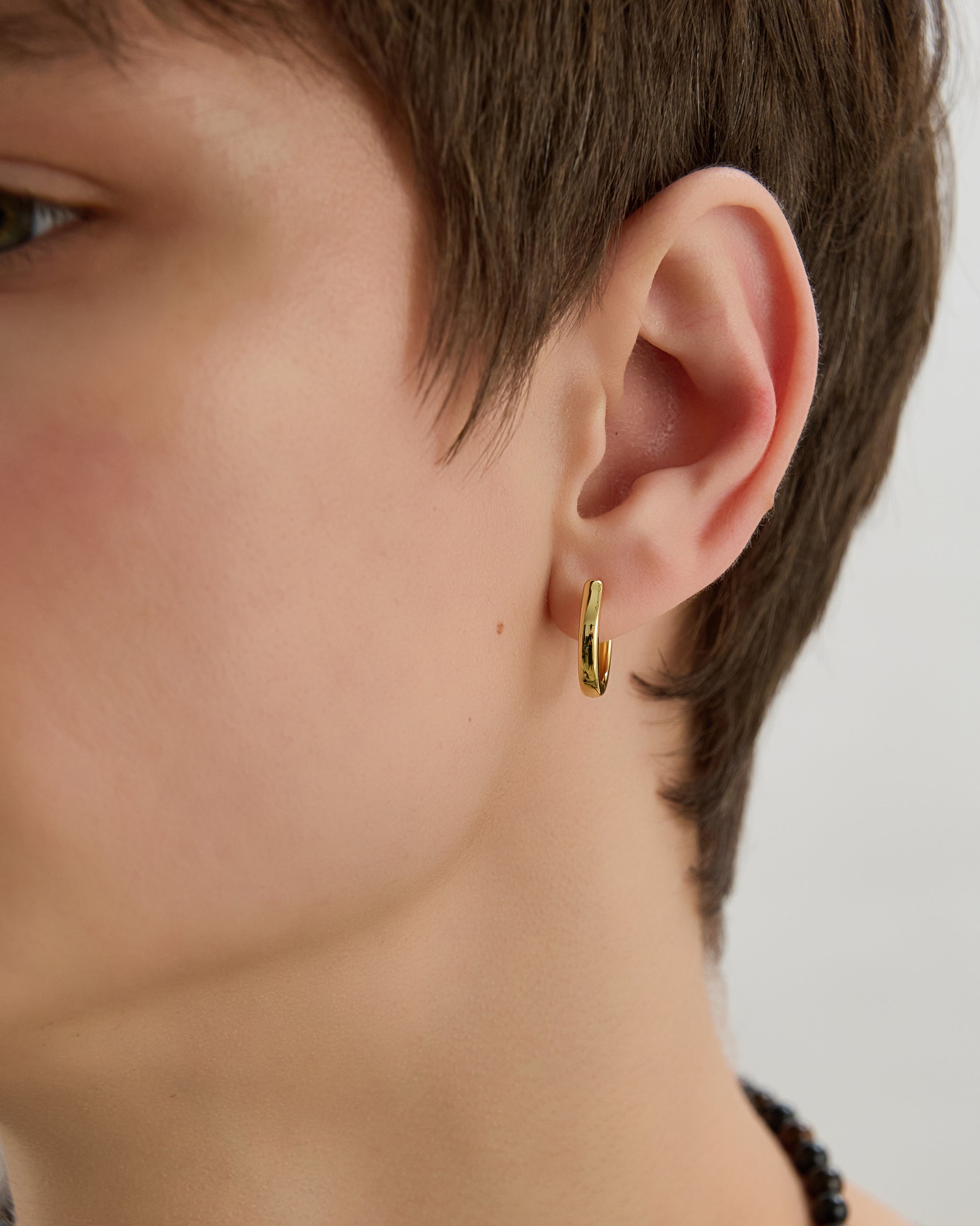 Medium Forme Huggie Hoop for Men