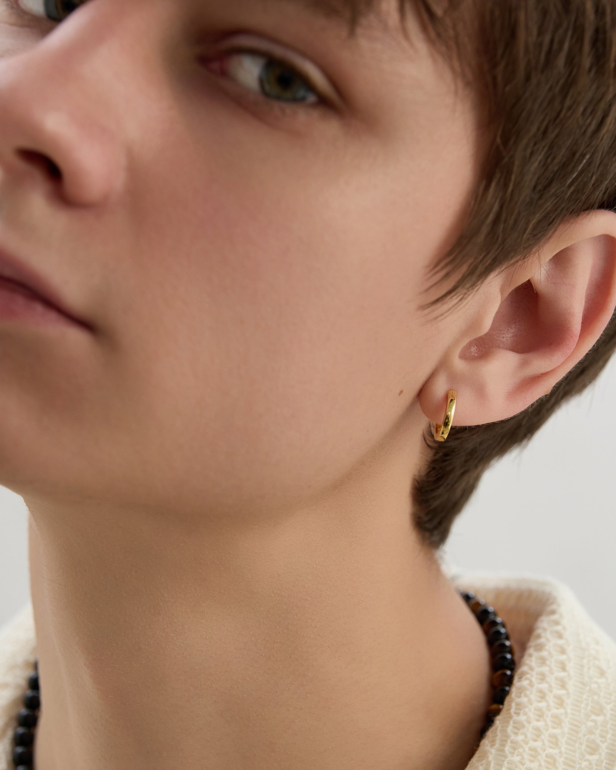 Men's Gold Forme Huggie Hoop