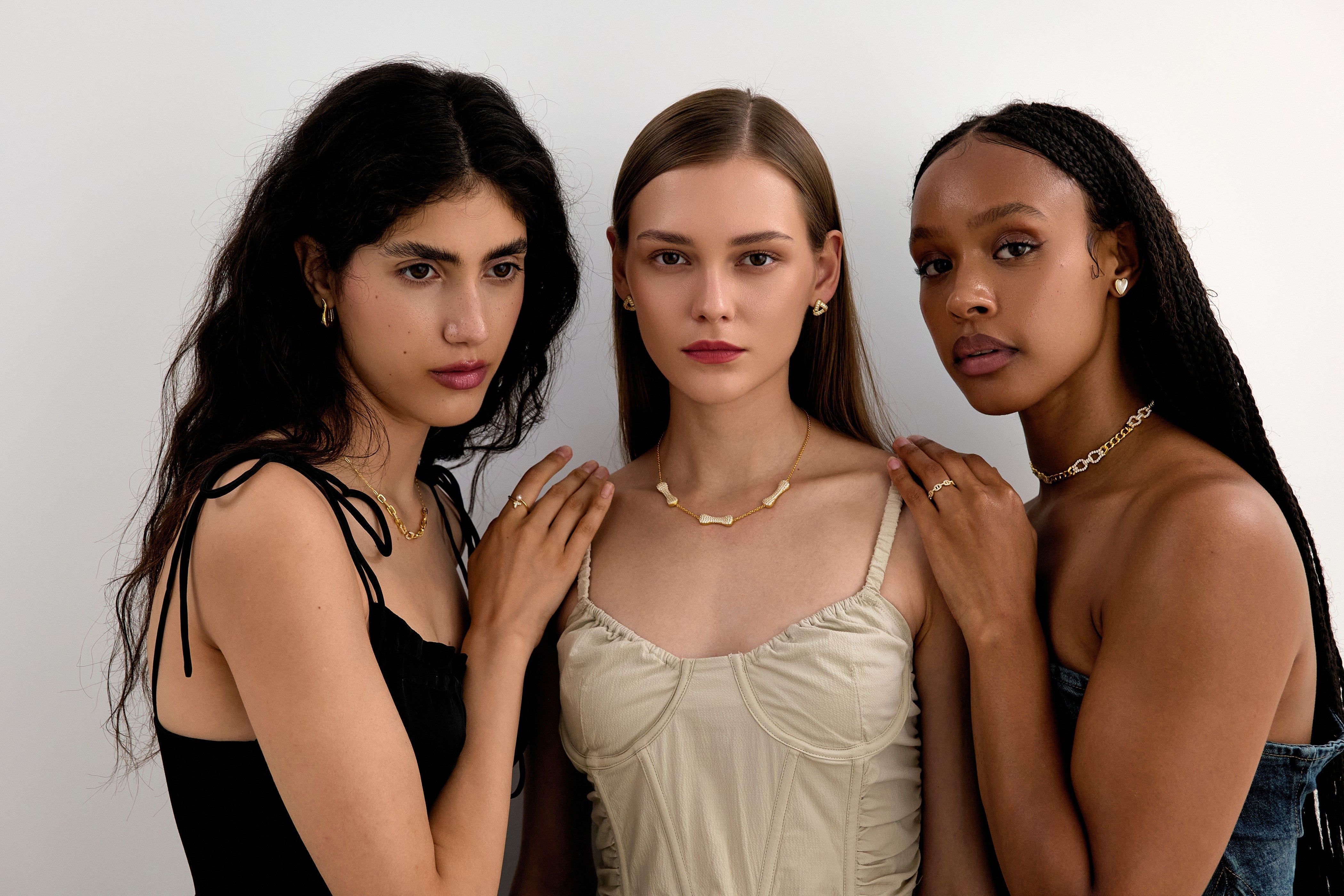 How to Style a Necklace for Every Outfit – From Casual to Chic