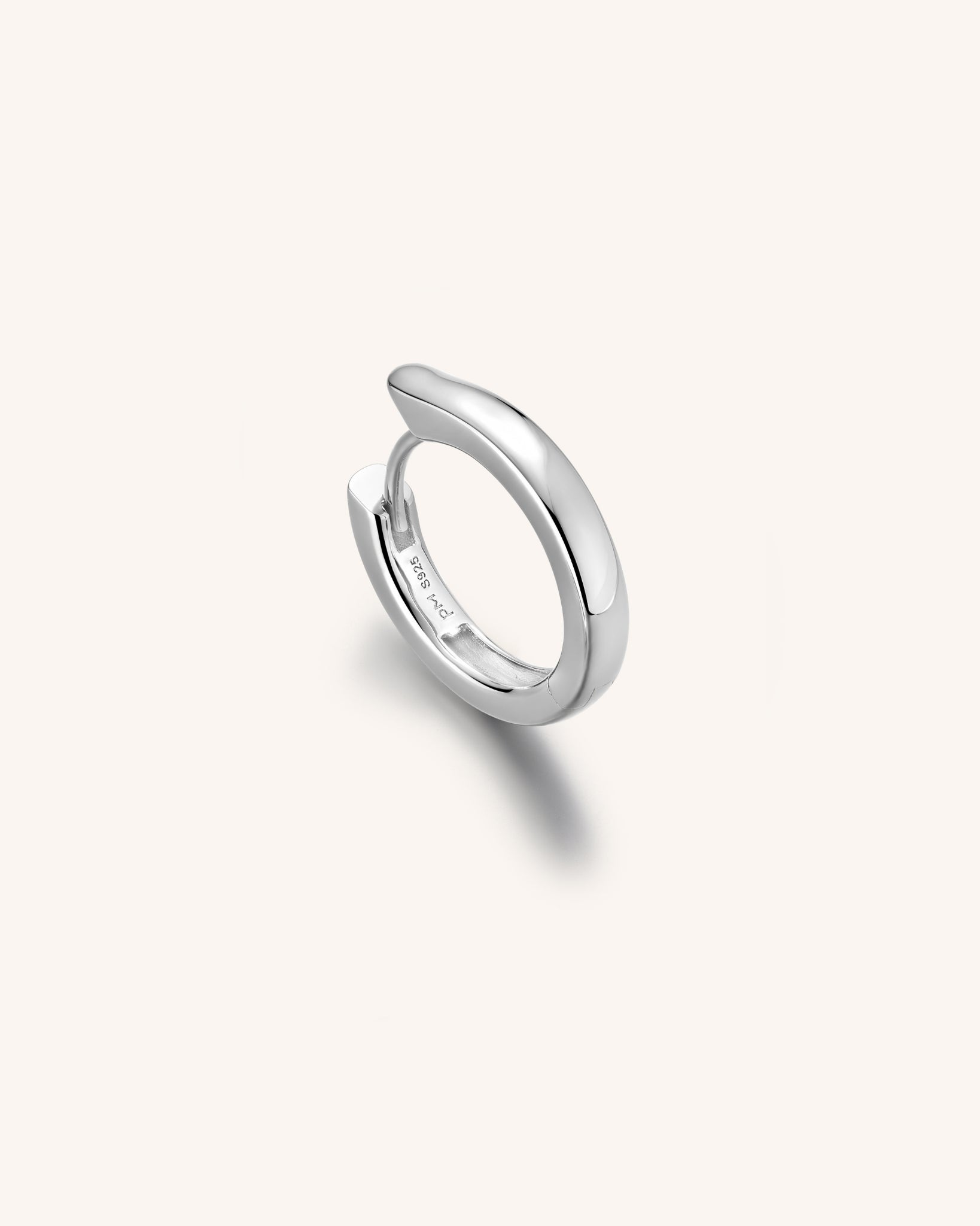 Medium Forme Huggie Hoop for Men