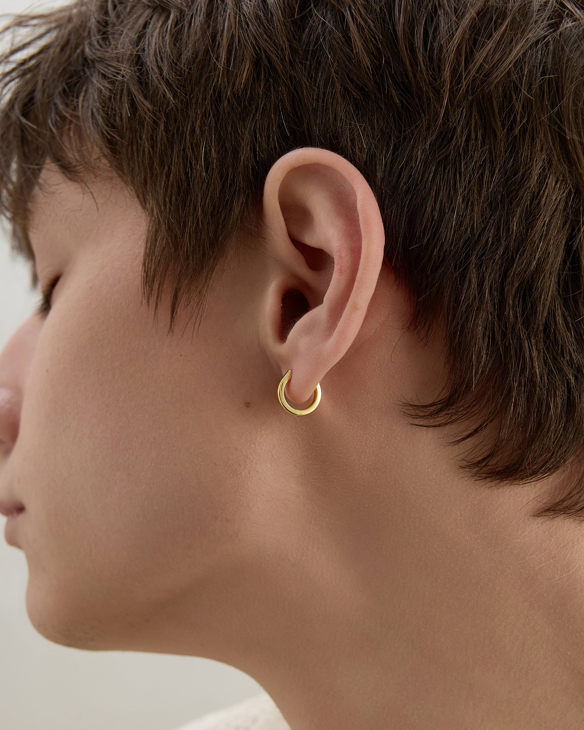 Men's Gold Forme Huggie Hoop